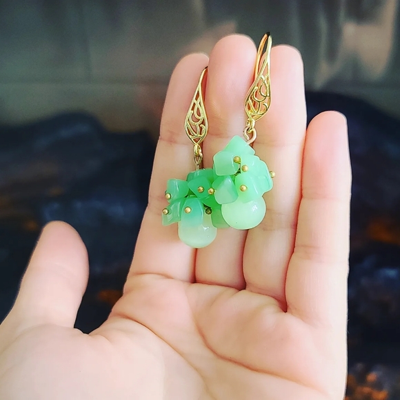 Green Cat Eye earring - Picture 3 of 4